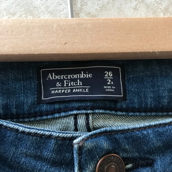 ABERCROMBIE & FITCH Harper Low Rise Ankle Jeans - Picture 3 of 5